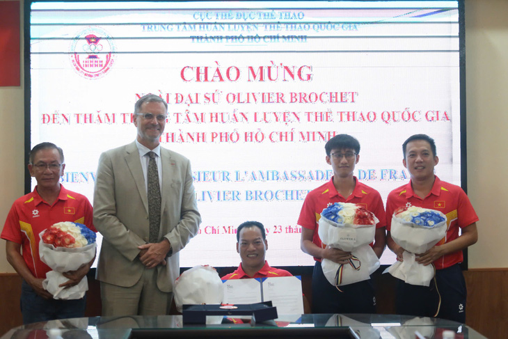 vwin game Đại sứ Pháp trao thư chúc mừng Lê Văn Công vì giành HCĐ Paralympic